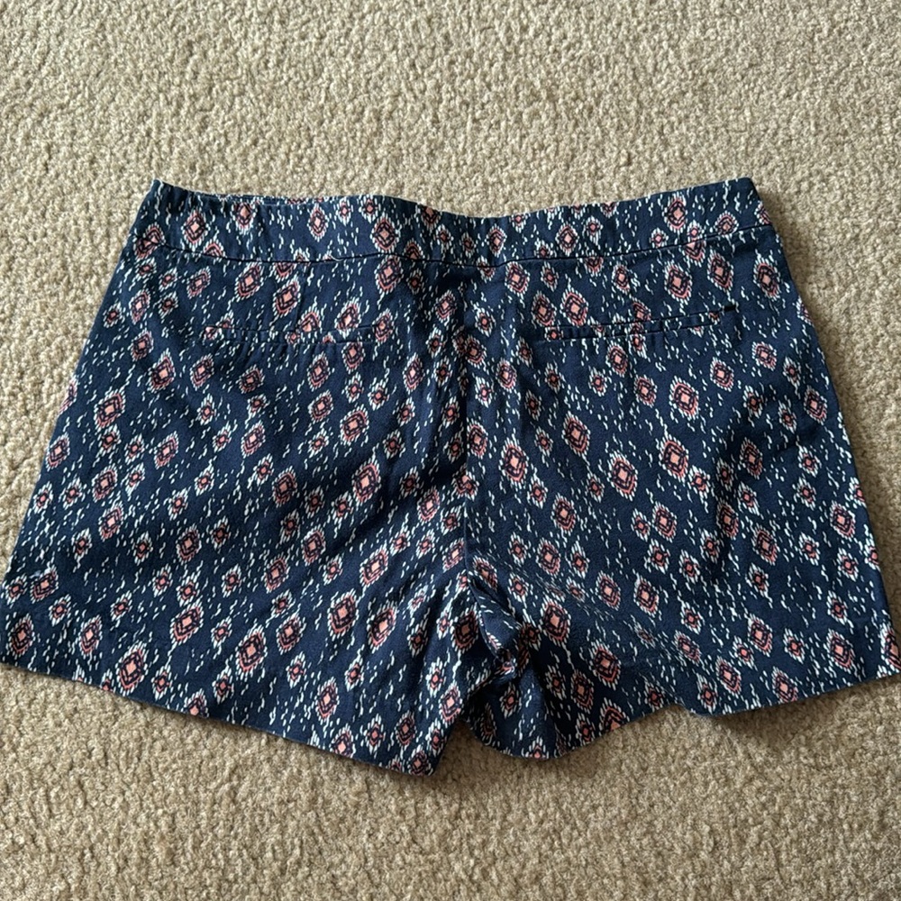 Women’s pattern Shorts - Picture 2 of 3